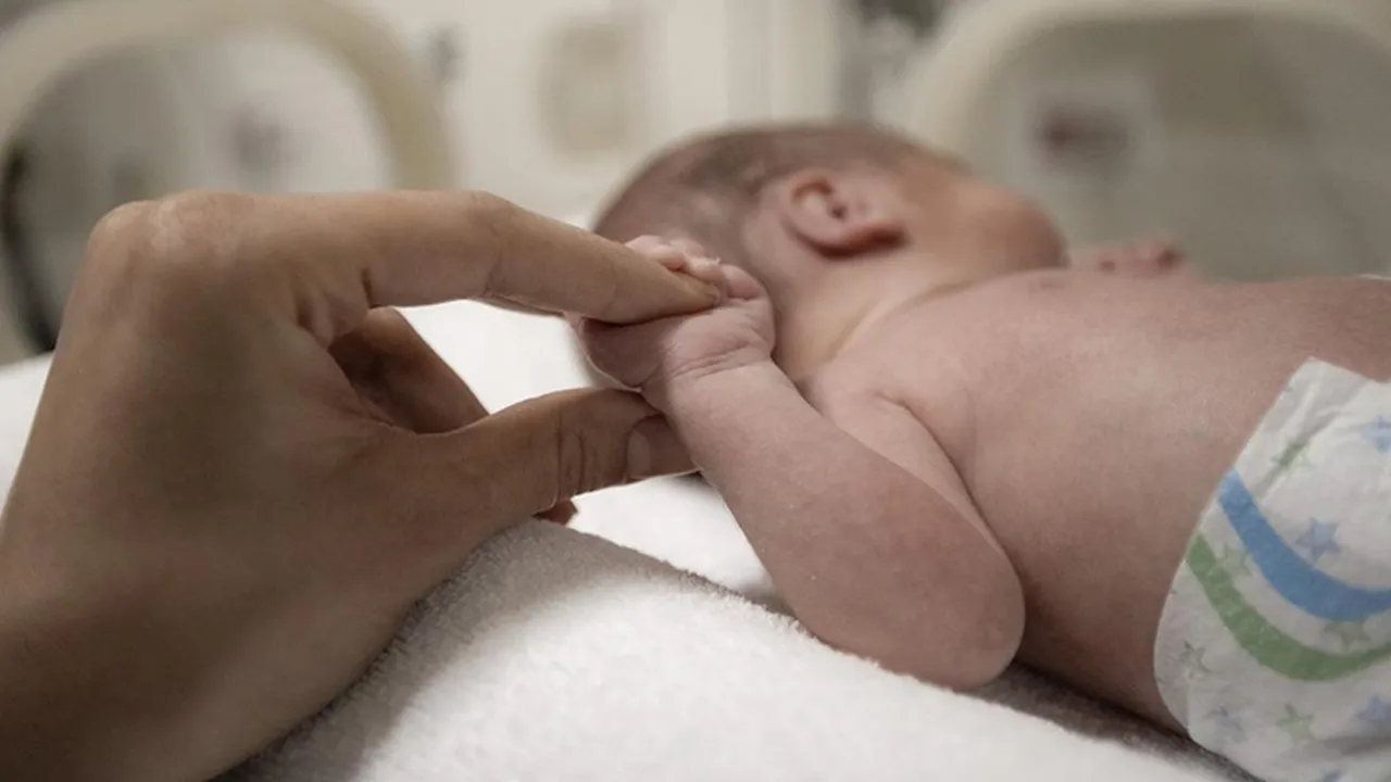 Sıfır ayrılık kampanyası: Prematüre bebek, anne-babasından uzak kalmasın