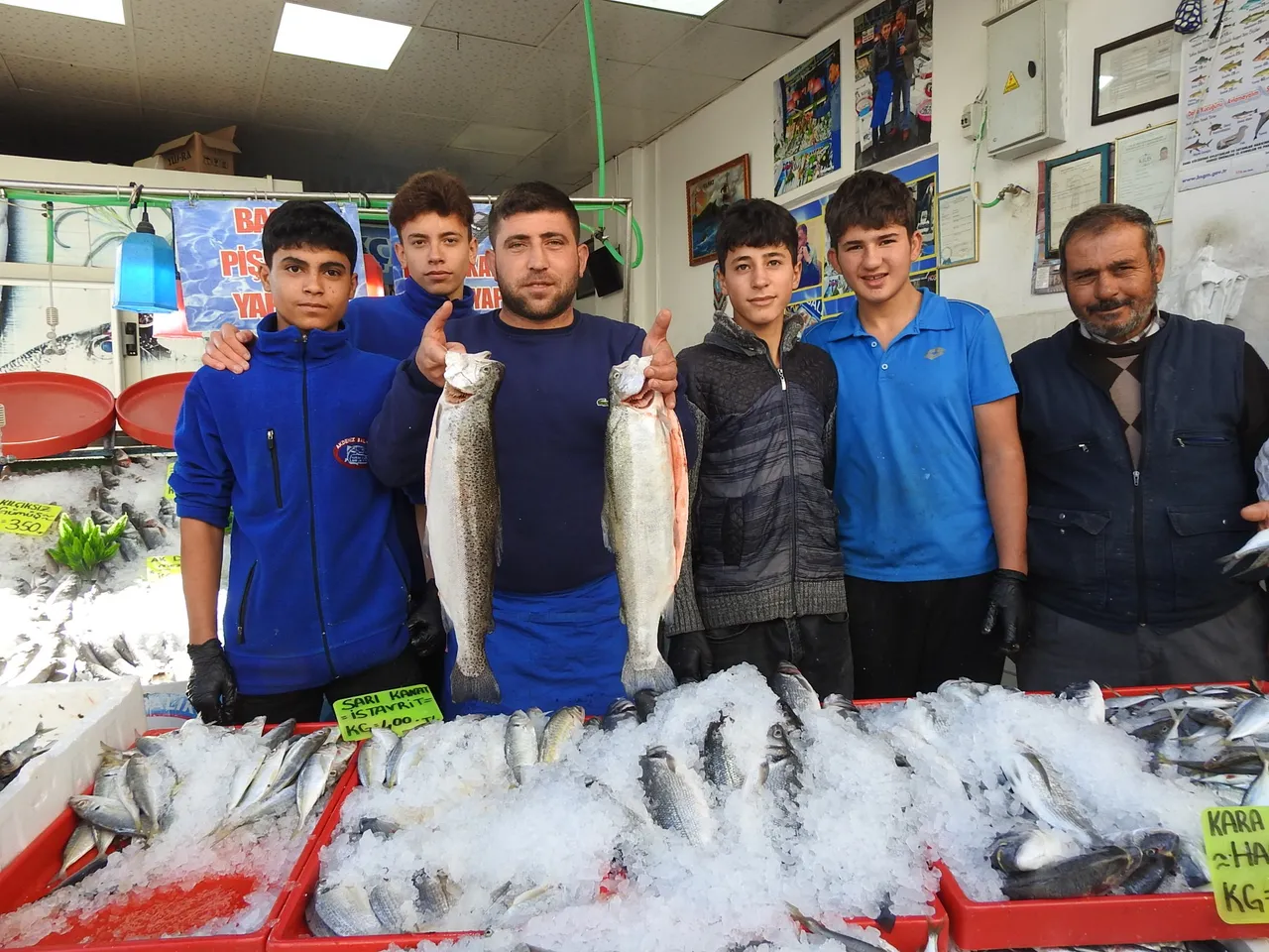 Tezgahta bolluk var: Kilosu 100 liraya düştü, vatandaş akın etti