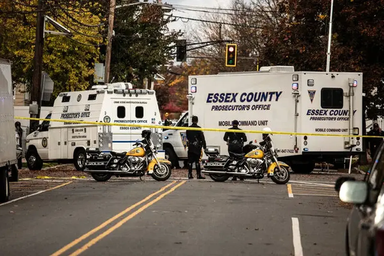 ABD’nin New Jersey eyaletinde failin kaçtığı silahlı saldırıda biri çocuk olmak üzere çok sayıda kişi vuruldu; iki kişi hayatını kaybetti, üç kişi yaralandı.