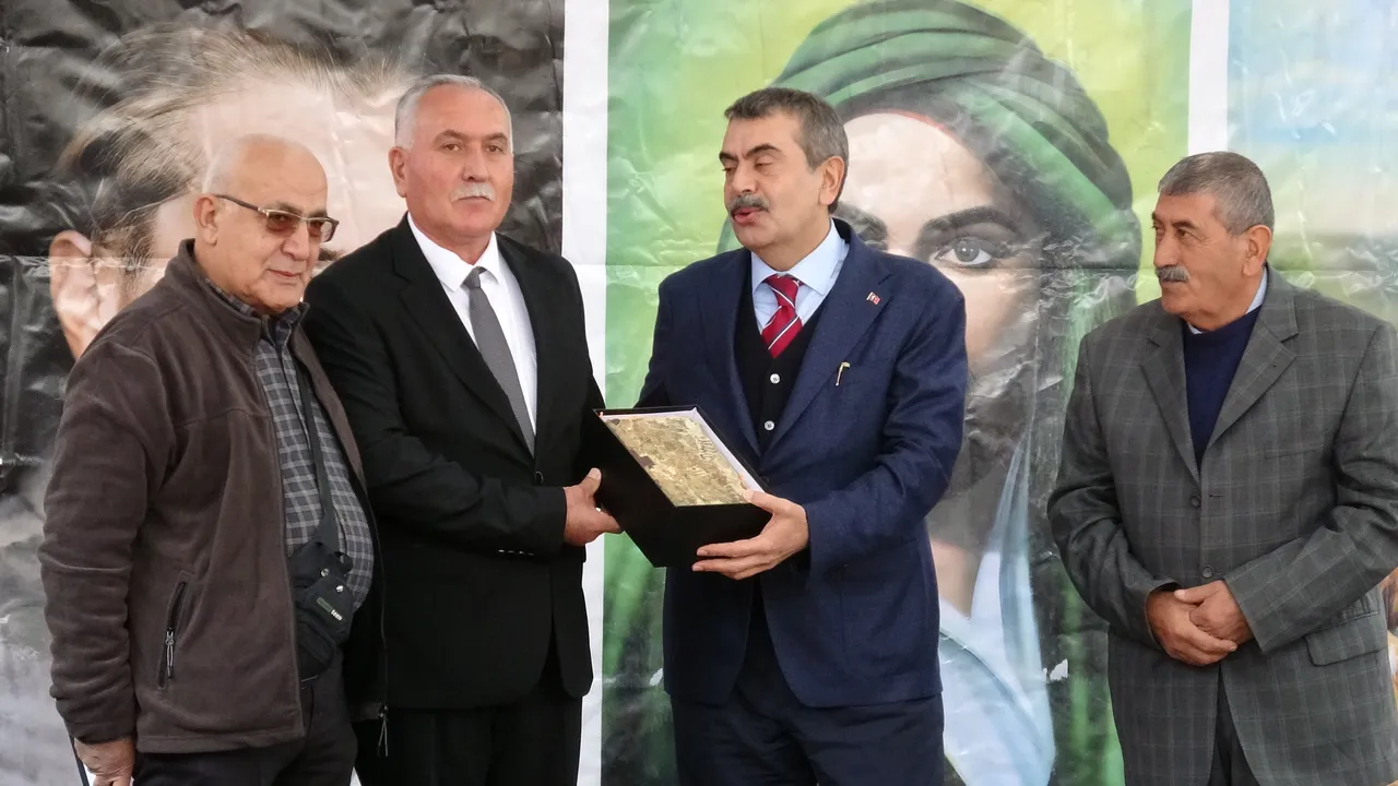 Bakan Tekin açıkladı: MEB’den 13 yeni modül! Din kültürü dersleri güncellendi