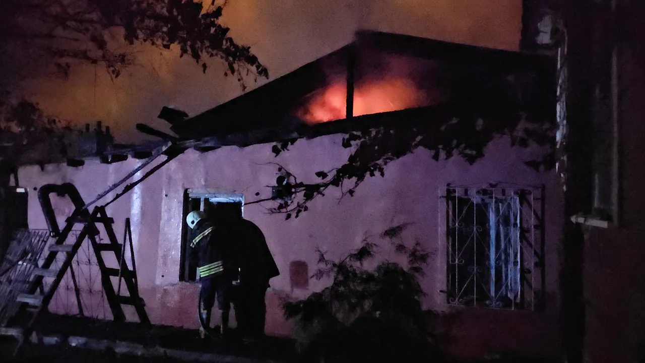 Erzincan'da müstakil evde yangın: 2'si çocuk 4 kişi kurtarıldı
