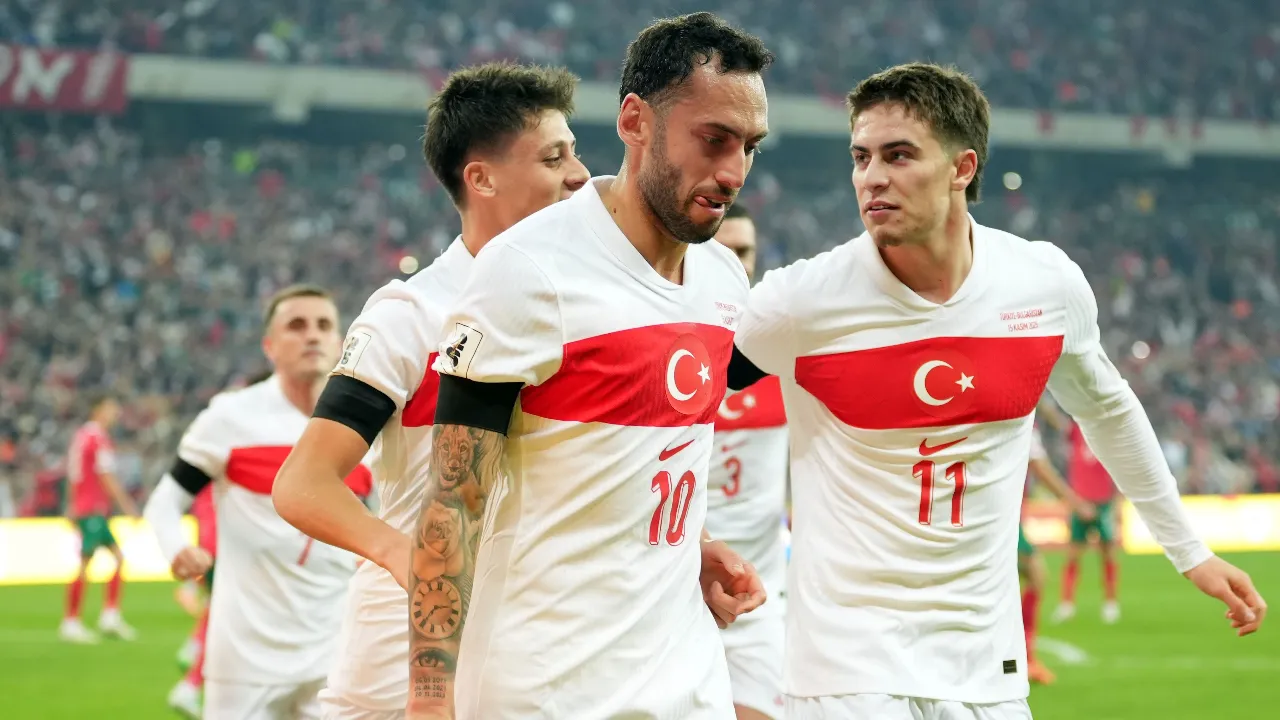 Hakan Çalhanoğlu aday kadrodan çıkarıldı! TFF'den açıklama geldi