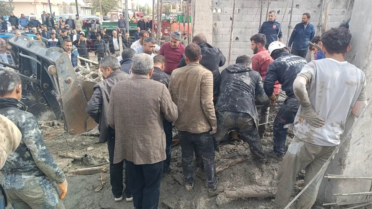 İhbar üzerine olay yerine çok sayıda ekip sevk edildi.