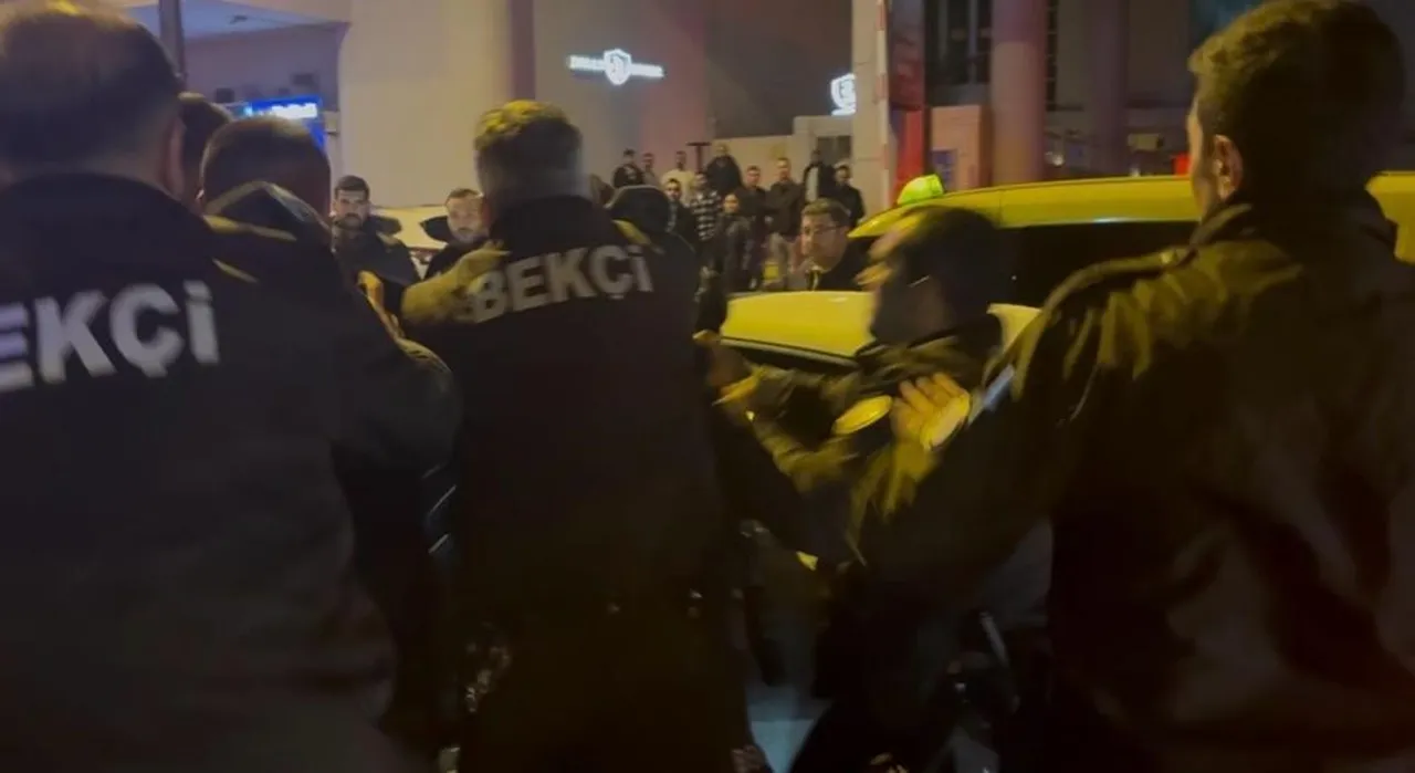 Linçten polis kurtardı