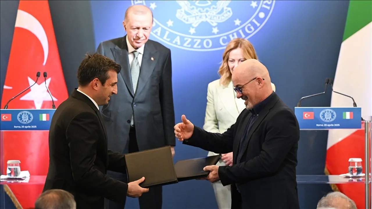 Küresel SİHA pazarının lider firması Baykar ile dünyanın en büyük savunma şirketlerinden Leonardo arasında imzalanan işbirliği anlaşması, Türkiye-İtalya 4. Hükümetlerarası Zirvesi'nde gerçekleştirilen törenle karşılıklı teslim edildi.