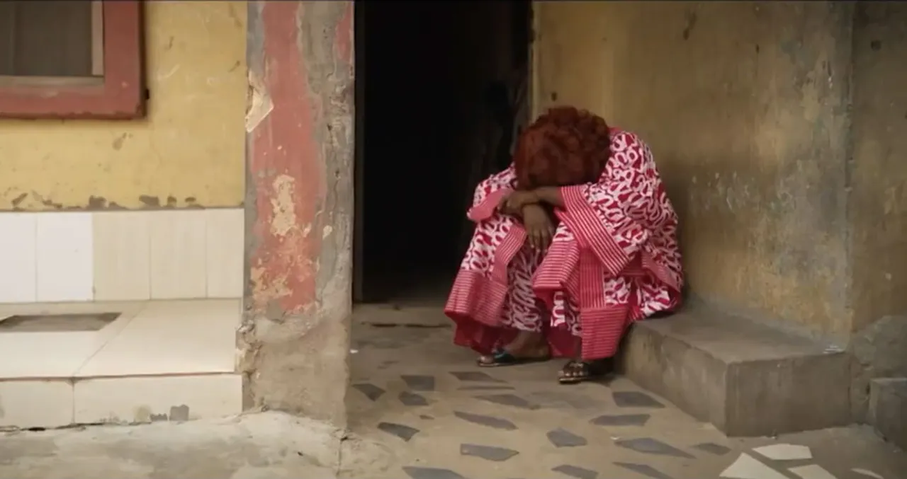 Osimhen'in ablası evlerinin önünde