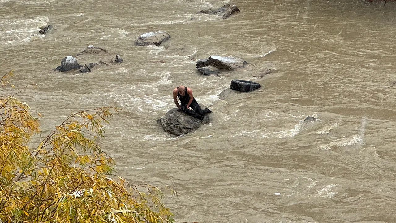 Zap suyunda felaket! Pikap uçtu, ölü ve yaralılar var
