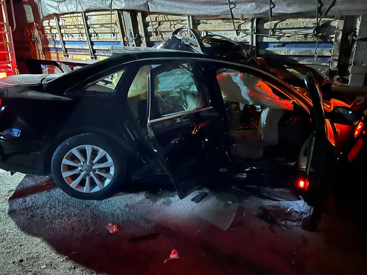 Afyonkarahisarda feci kaza! Tır ve otomobil çarpıştı, 2 ölü 3 yaralı