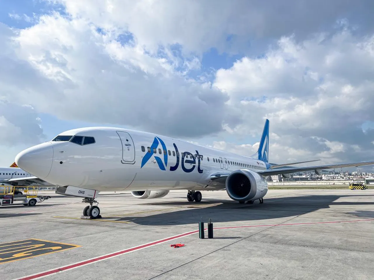 TC-OHS tescilli Boeing 737-8 MAX uçağı