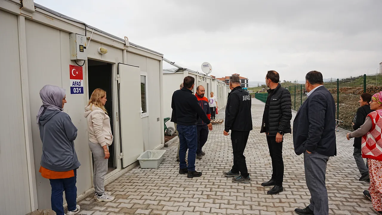 Balıkesir Sındırgıda deprem önlemi! Konteyner mahalle kuruldu