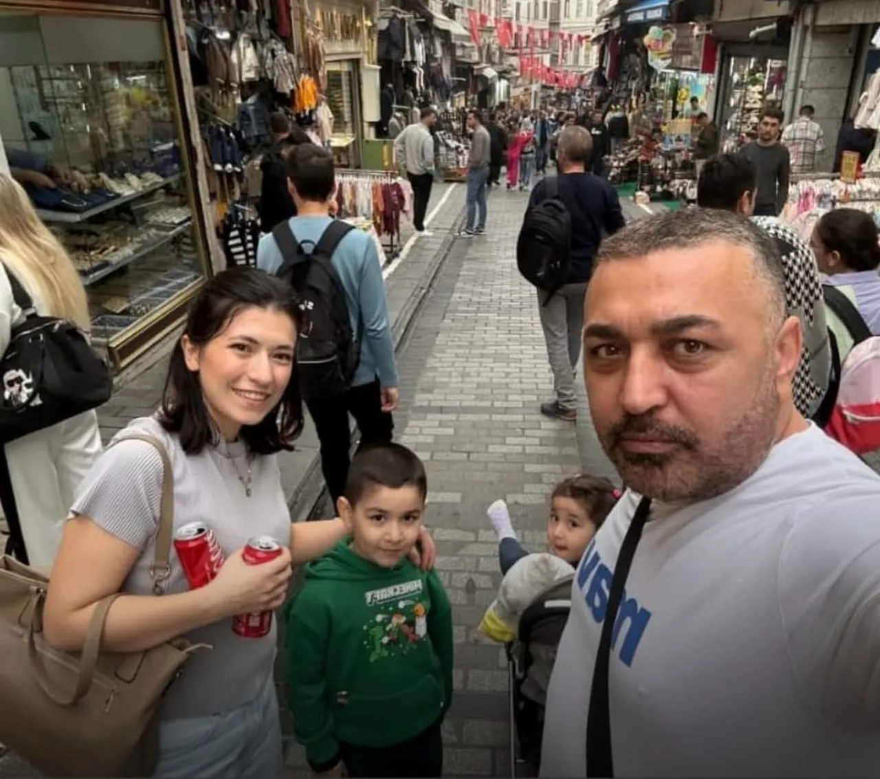 Böcek ailesinin 3 ferdi yan yana defnedildi! Kahreden detay