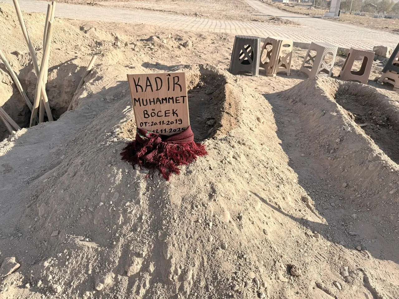 Anne ve çocukları yan yana defnedildi