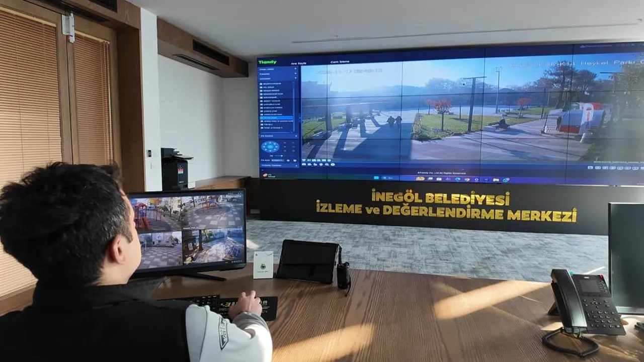 Çevreyi kirlettiler! Yaptıkları yanına kalmadı, yeri süpürüp gittiler