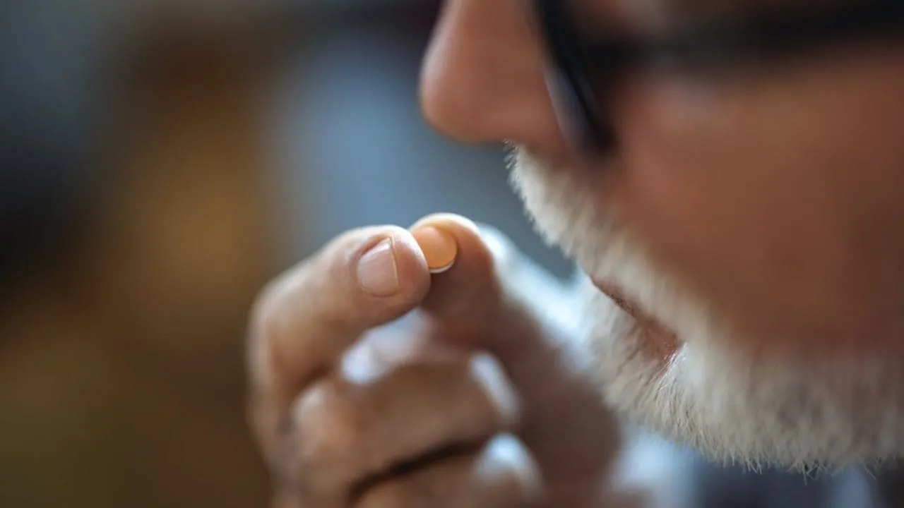 Çinli biyoteknoloji şirketi Lonvi Biosciences, insan yaşam süresini bugüne kadar görülmemiş bir seviyeye taşıyabileceğini öne sürdüğü deneysel bir hap geliştirdiğini açıkladı. Şirketin iddiasına göre üzüm çekirdeği özünden elde edilen özel bir bileşen içeren bu ilaç, insan ömrünü 150 yıla kadar uzatabilecek potansiyele sahip.