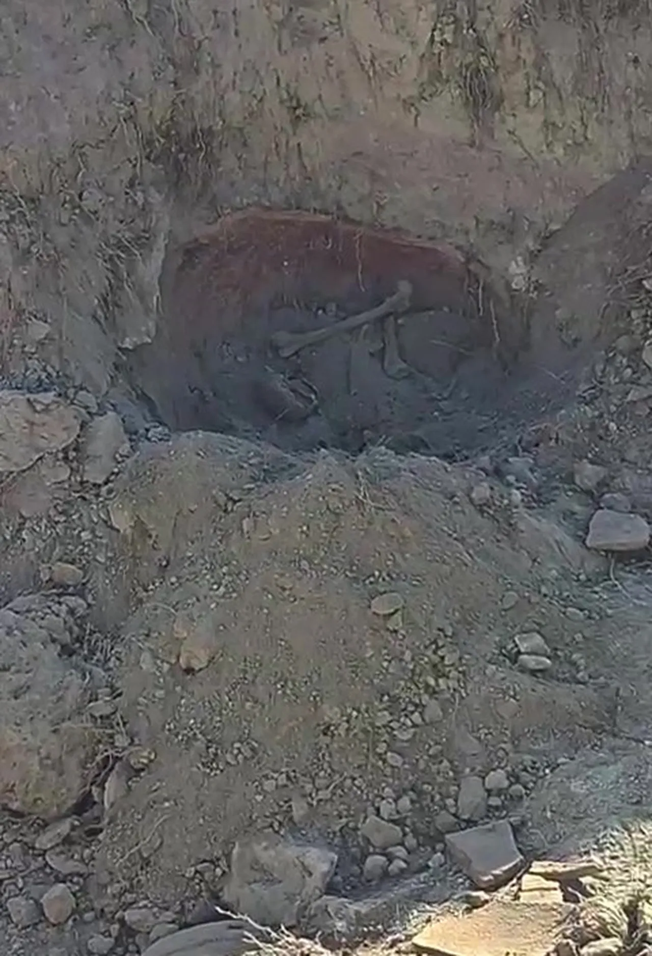 Küpün içinden çıkan insan kemikleri