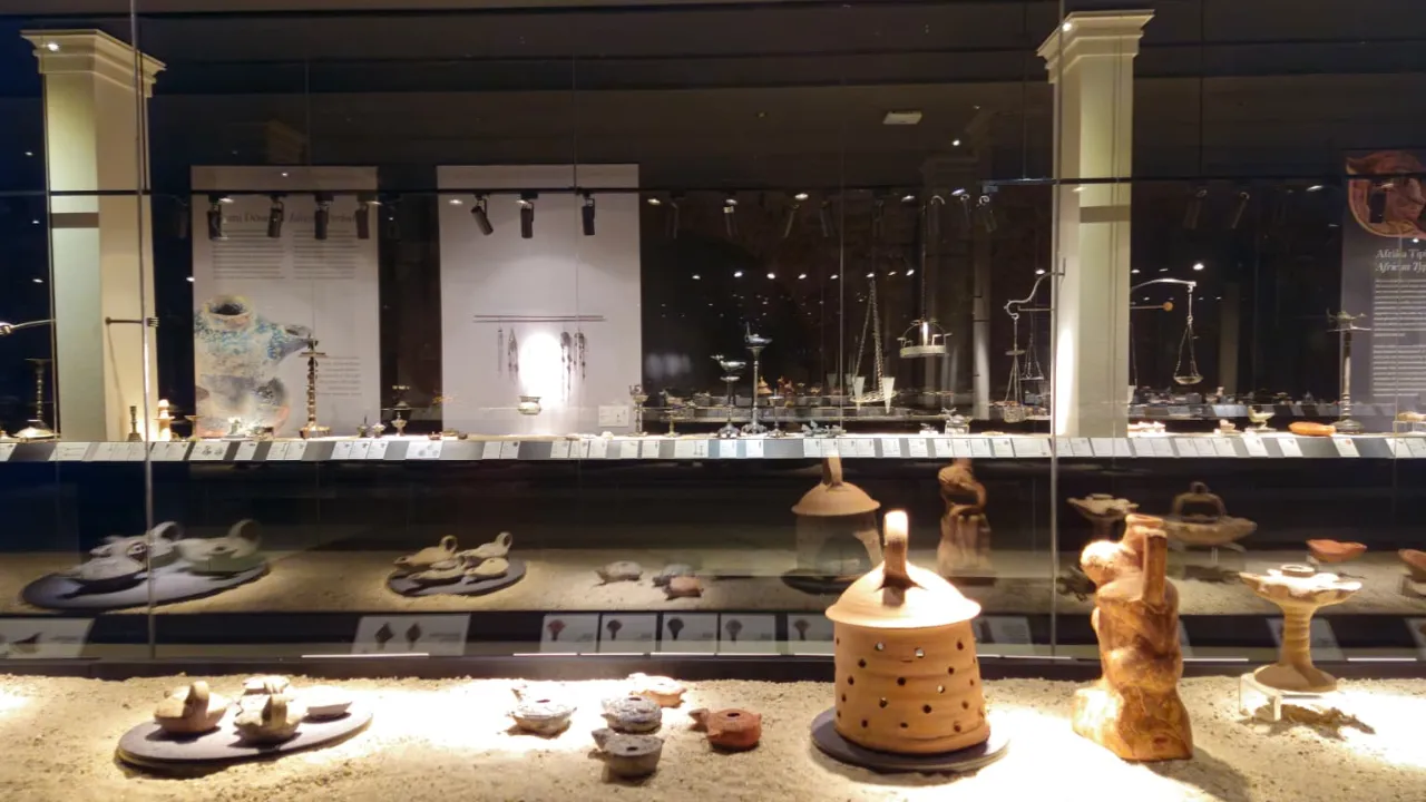 Dört bin senelik kandiller sergileniyor: Meğer o devirler aydınlıkmış!