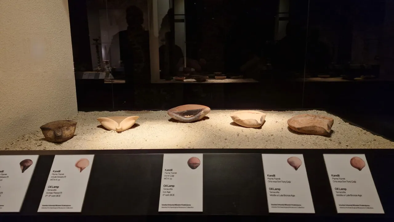 Dört bin senelik kandiller sergileniyor: Meğer o devirler aydınlıkmış!