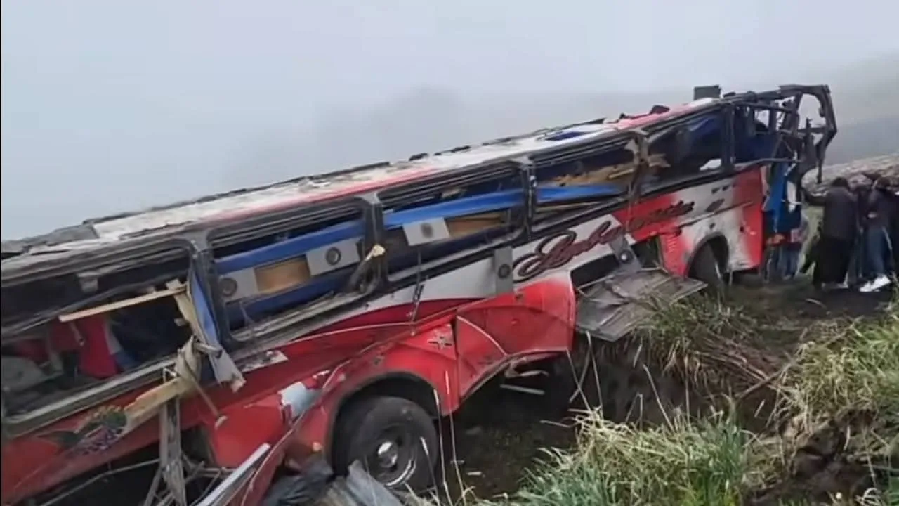 Ekvador'da yolcu otobüsü kaza yaptı! 21 kişi hayatını kaybetti, 40 yaralı