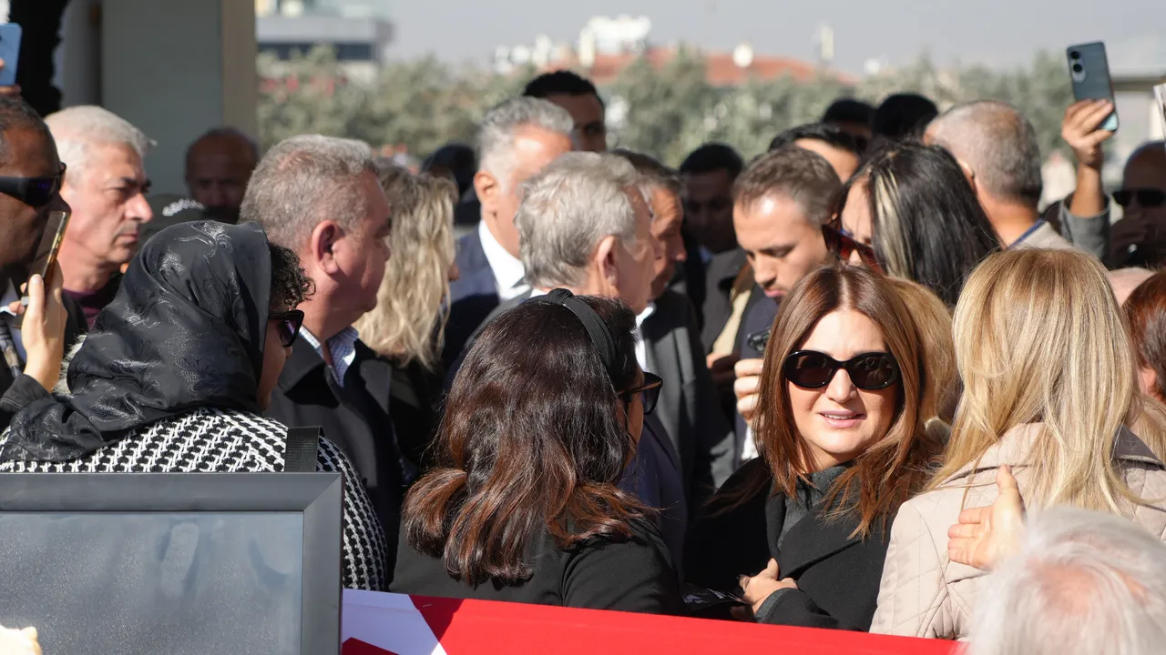 Abacı'ya son veda! Ünlü sanatçı da oradaydı