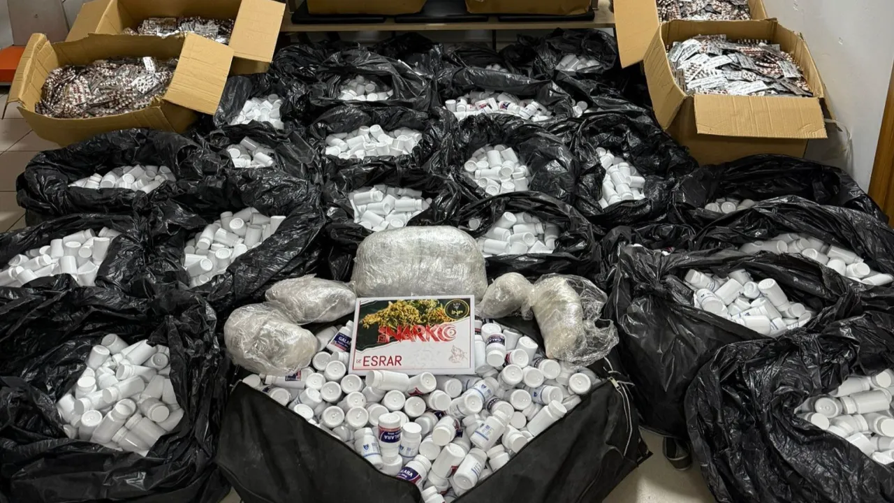 Yarım milyondan fazla uyuşturucu ele geçirildi