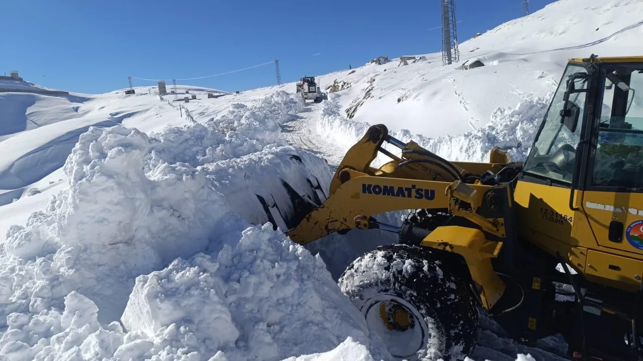 Bir kentimiz kasımda beyaza büründü! Kar kalınlığı 1 metreyi aştı