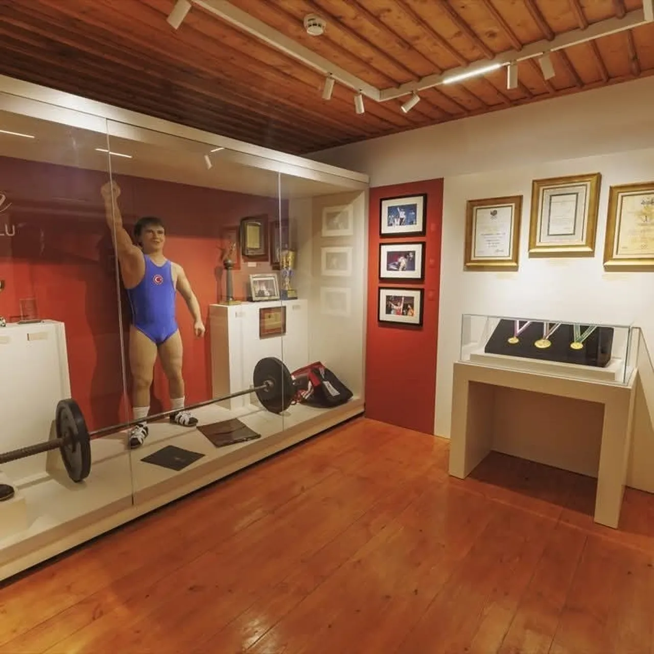 Naim Süleymanoğlu'nun doğduğu ev müzeye dönüştürüldü