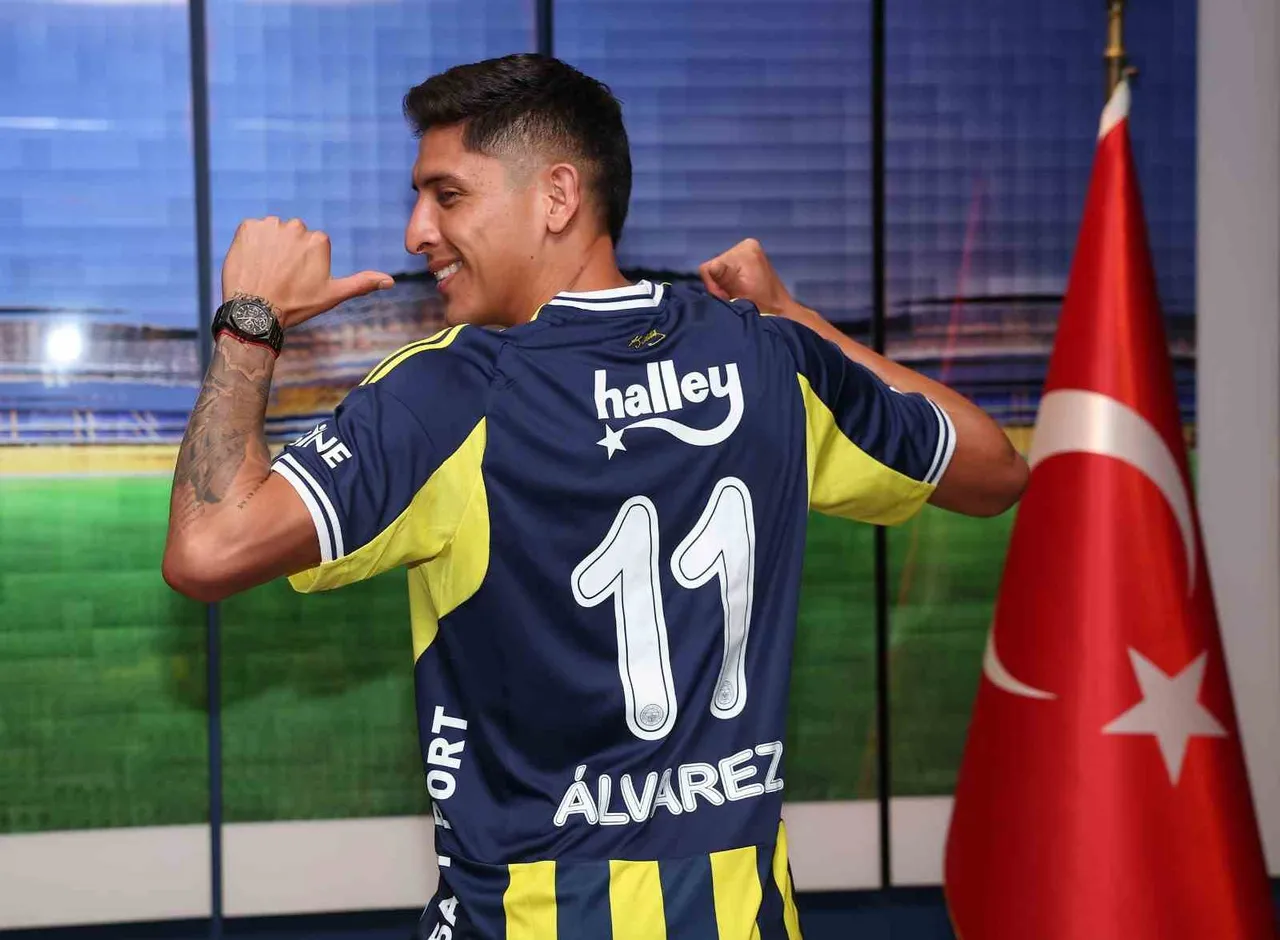 Alvarez'in Fenerbahçe ile sözleşmesi sezon sonu bitecek
