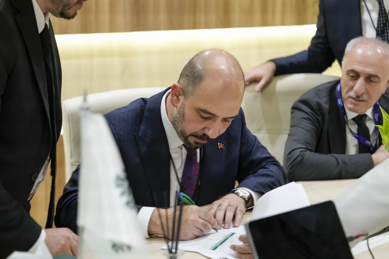 Emlak Konut’un ilk global projesi “Hayat Mekke” için imzalar atıldı