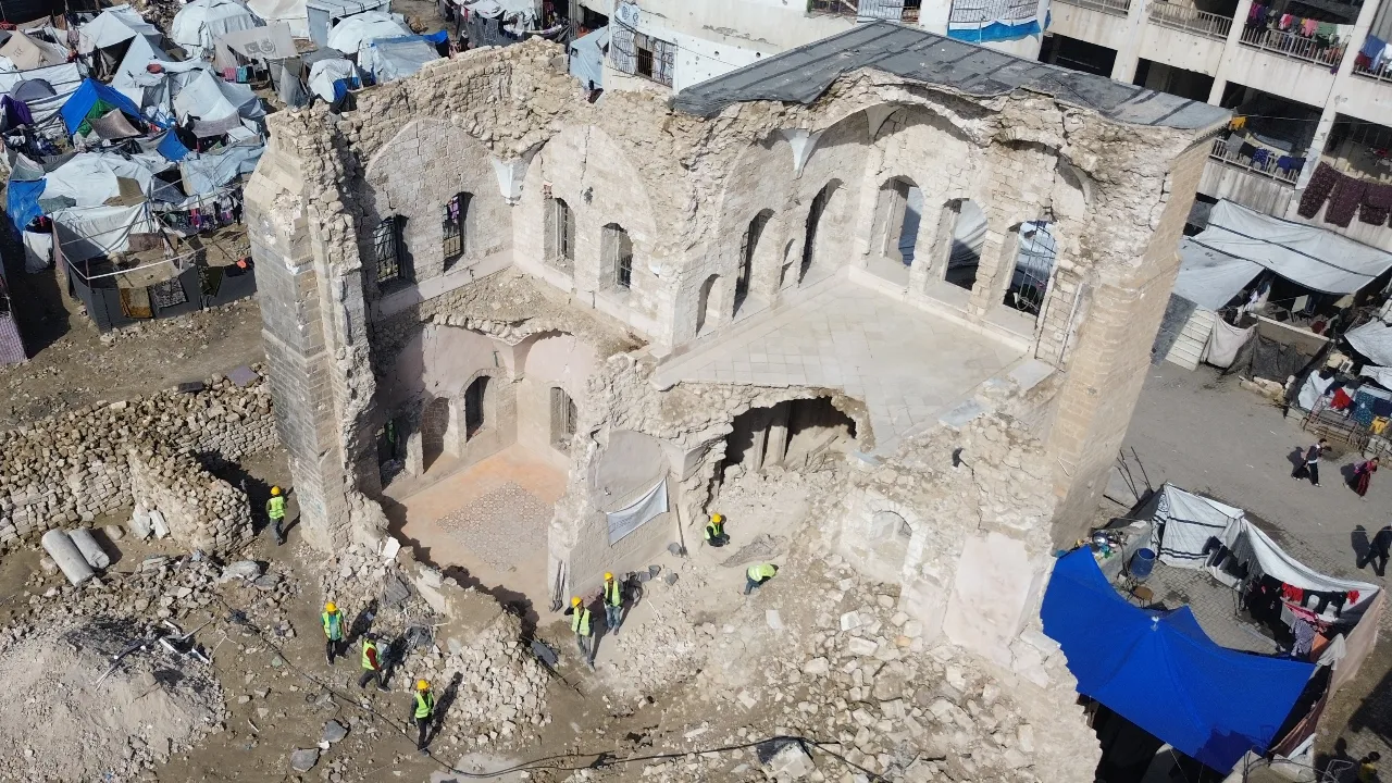 İsrail, Paşa Sarayını yıktı, binlerce tarihi eseri yağmaladı!