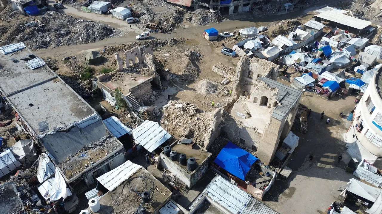 İsrail, Paşa Sarayını yıktı, binlerce tarihi eseri yağmaladı!