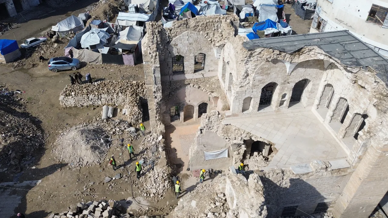 İsrail, Paşa Sarayını yıktı, binlerce tarihi eseri yağmaladı!