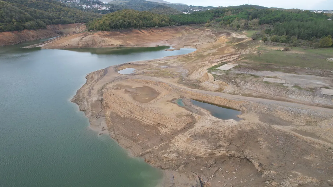 İstanbulun yanı başındaki kentte 20 günlük su kaldı