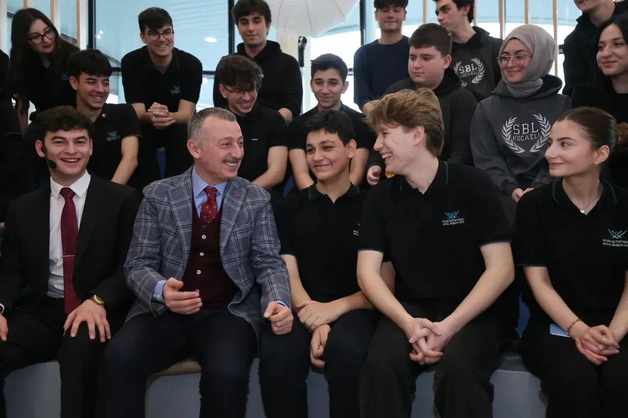 Kocaelide 30 bin öğrenciye burs! Büyükşehir, eğitim desteğini hesaplara yatırdı