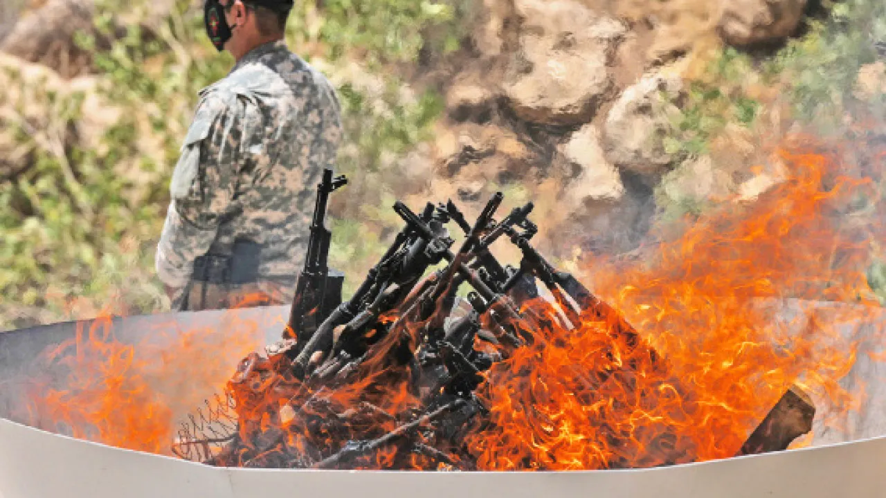 PKK'nın Süleymaniye'de törende silahları yakması