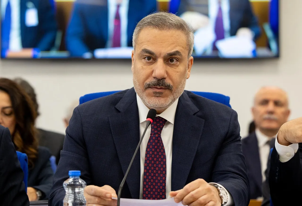 Meclis'te bu kez kavga yok! CHP'li Veli Ağbaba'nın sözleri Hakan Fidan'ı güldürdü