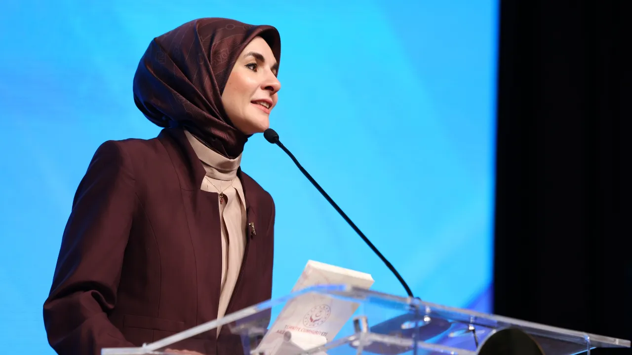 Bakan Göktaş, "Aile ve Kültür-Sanat Sempozyumu"nun açılışında konuştu