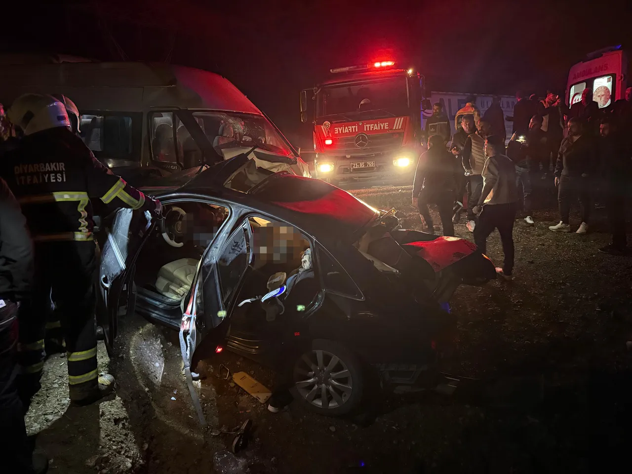 Diyarbakır Bismil'de zincirleme kaza! Ölü ve yaralılar var