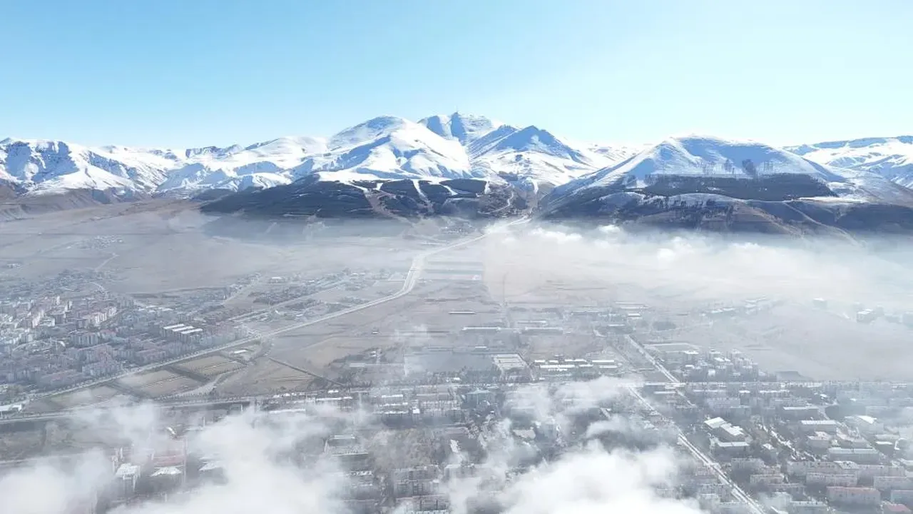 Erzurum'u Masalsı Bir Sis Tabakası Kucakladı