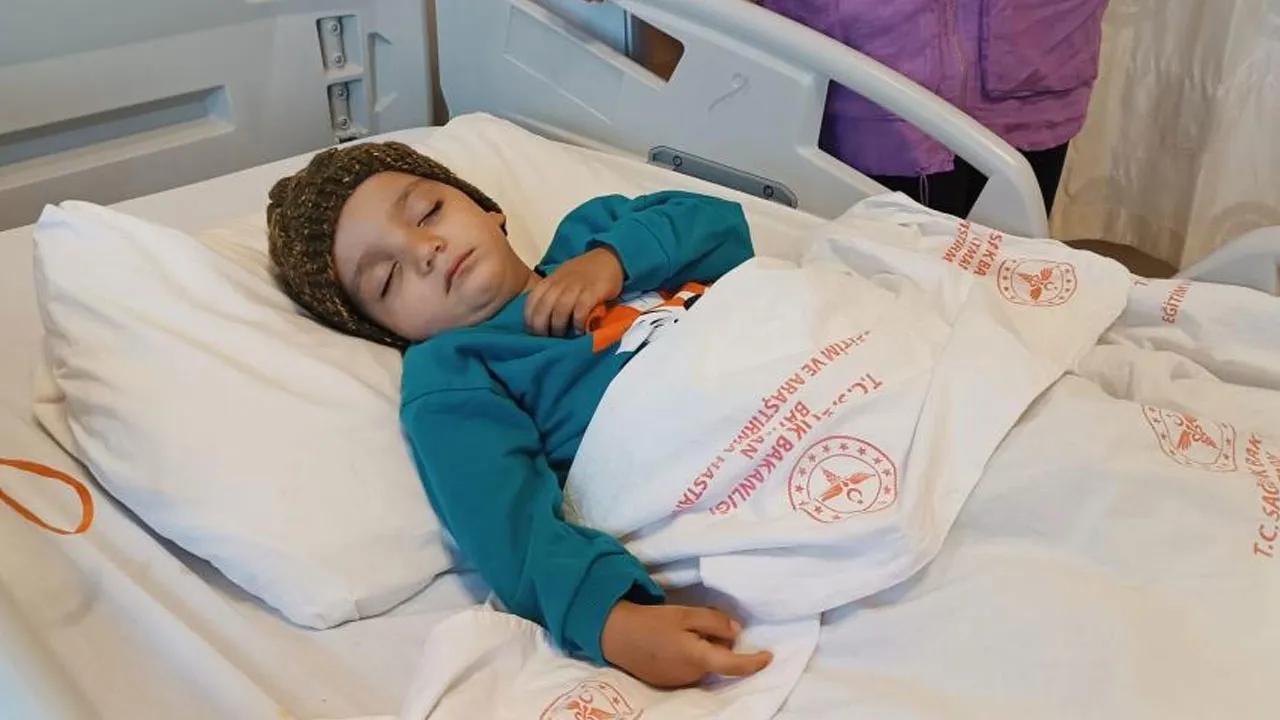 Evde kek yerken nefesi kesildi! 2 yaşındaki Yiğit’e hızlı müdahale…