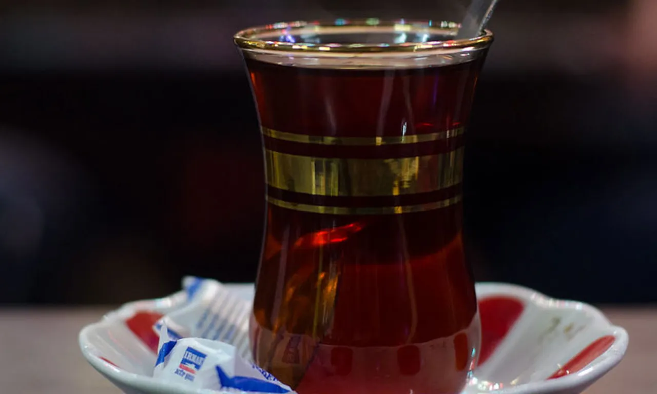 Harvardlı doktor çayın karanlık yüzünü açıkladı! İşte 7 tehlikeli alışkanlık