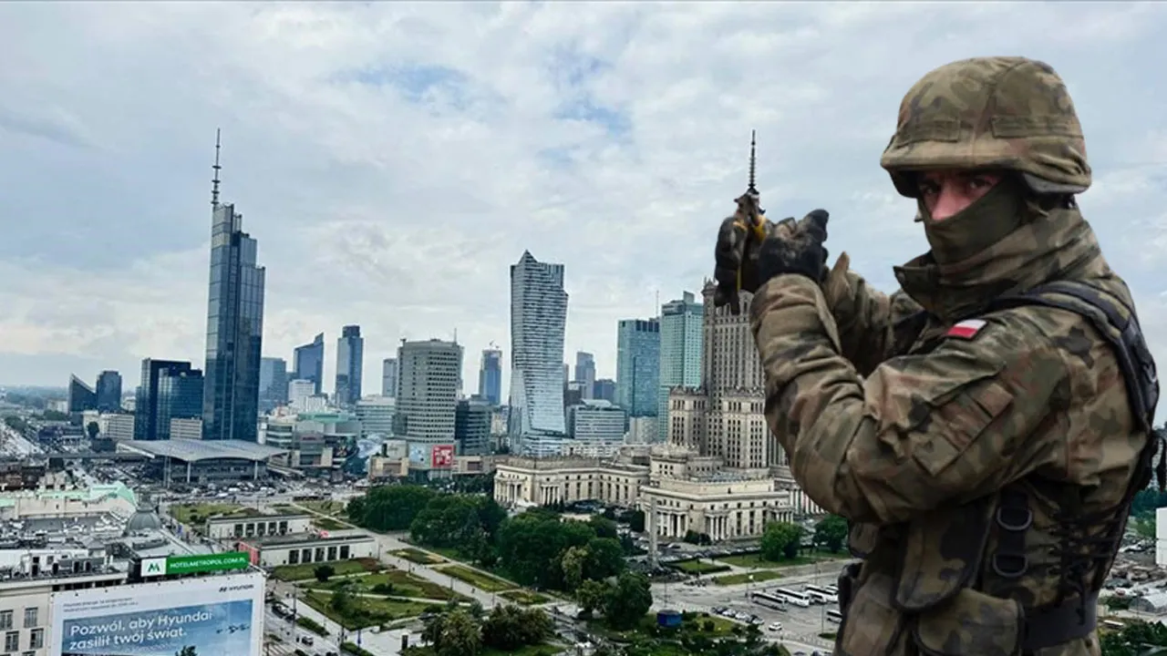 Polonya'dan sabotaj önlemi: 10 bin asker sokaklarda!