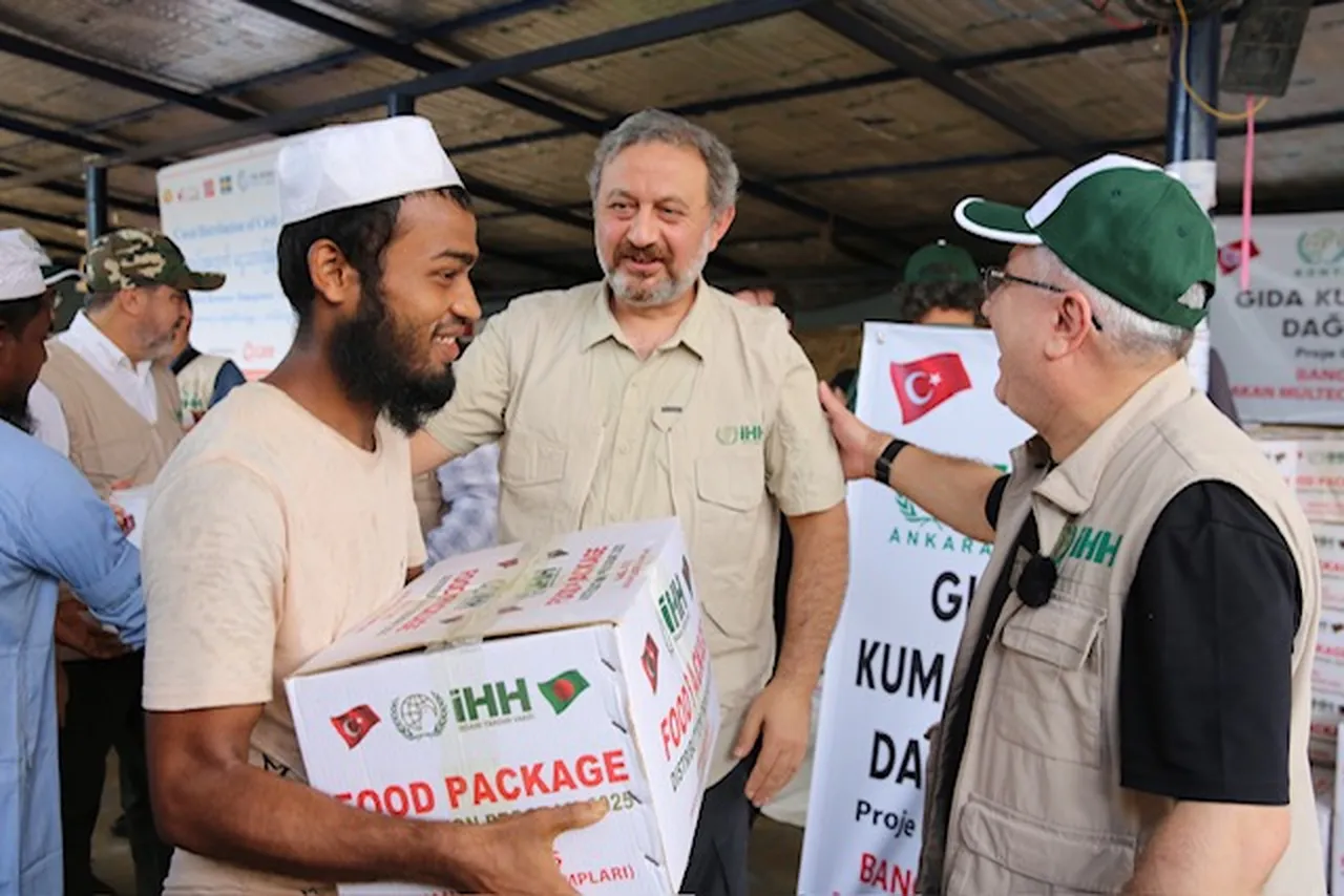 Türkiye’den Arakanlı mültecilere yönelik yardımlar devam ediyor