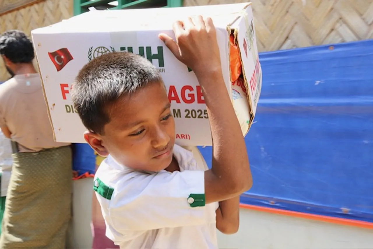 Türkiye’den Arakanlı mültecilere yönelik yardımlar devam ediyor