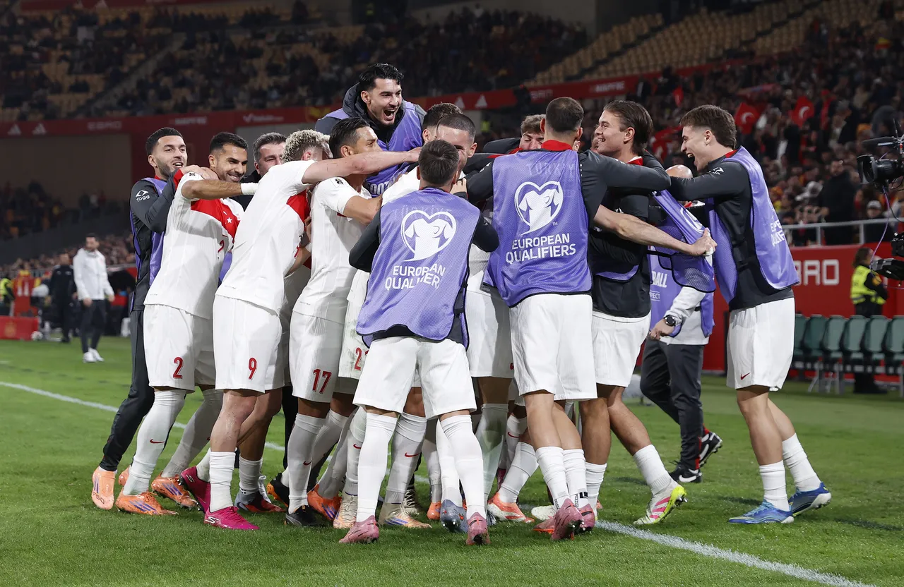 Türkiye, E Grubu son maçında İspanya ile deplasmanda 2-2 berabere kaldı.
