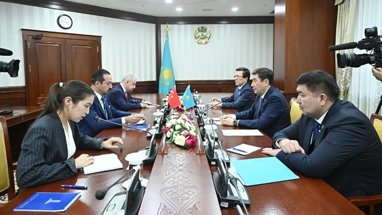Kürşad Zorlu, Kazakistan'da önemli temaslarda bulundu.