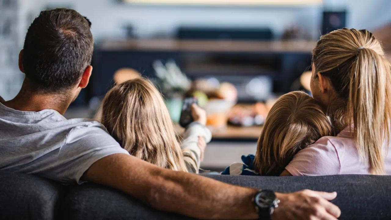 Bu akşam televizyonda hangi diziler var? Gözler  20 Kasım Perşembe TV yayın akışına çevrildi