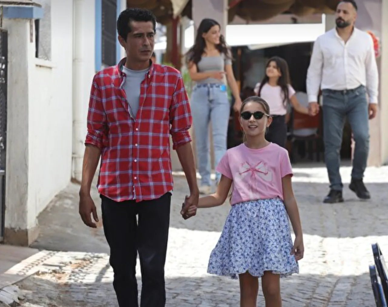 Bu akşam televizyonda hangi diziler var? Gözler  20 Kasım Perşembe TV yayın akışına çevrildi