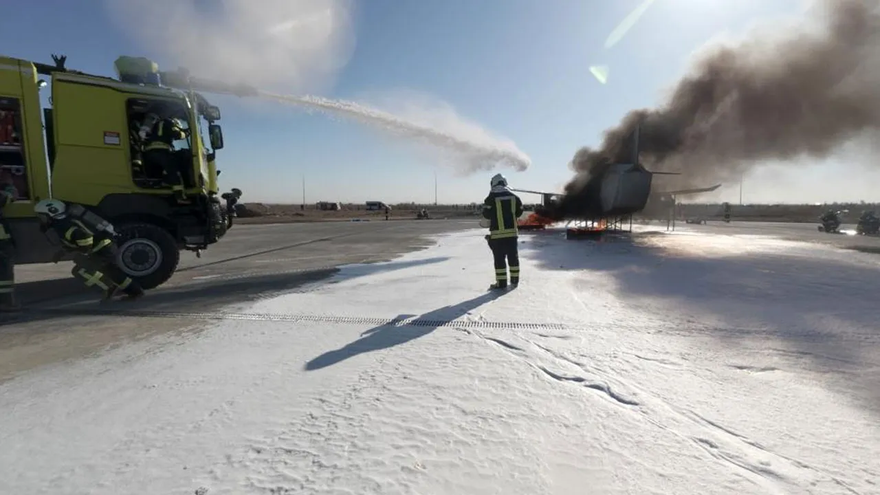 Çukurova Havalimanı'nda gerçeğini aratmayan uçak kazası tatbikatı