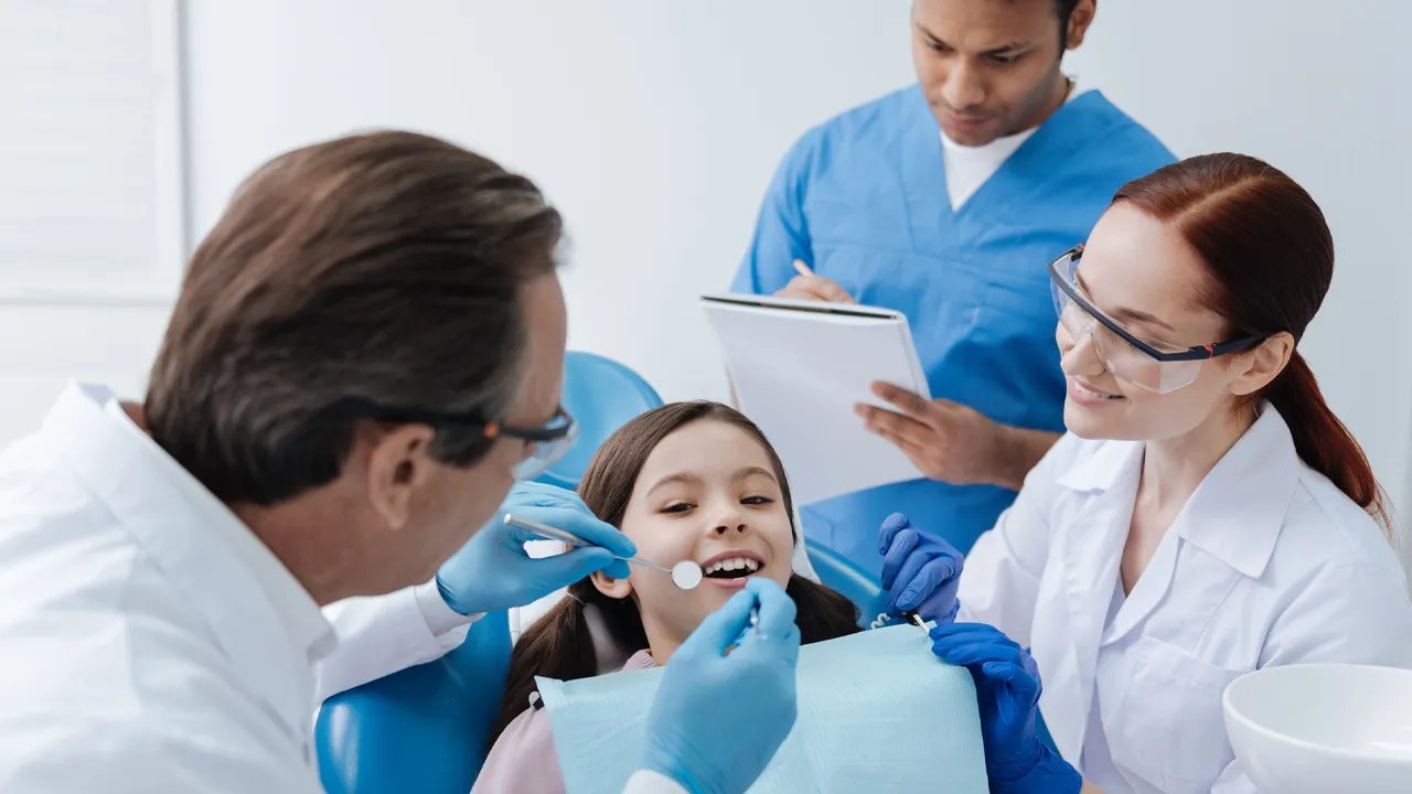 Diş Hekimliği Uzmanlık Sınavı yılda bire düştü, karar tepki çekti! Bu kadar mezun ne iş yapacak?