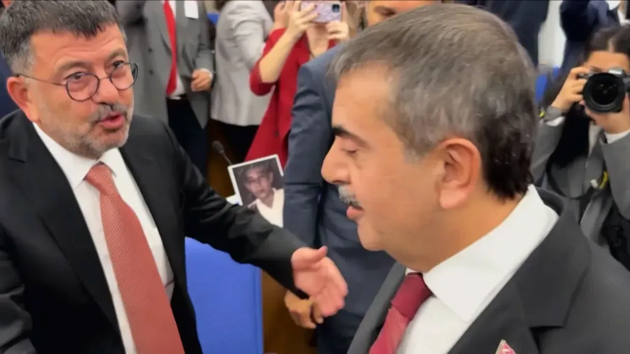 Milli Eğitim Bakanı Yusuf Tekin ile CHP Malatya Milletvekili Veli Ağbaba arasında yaşanan diyalog